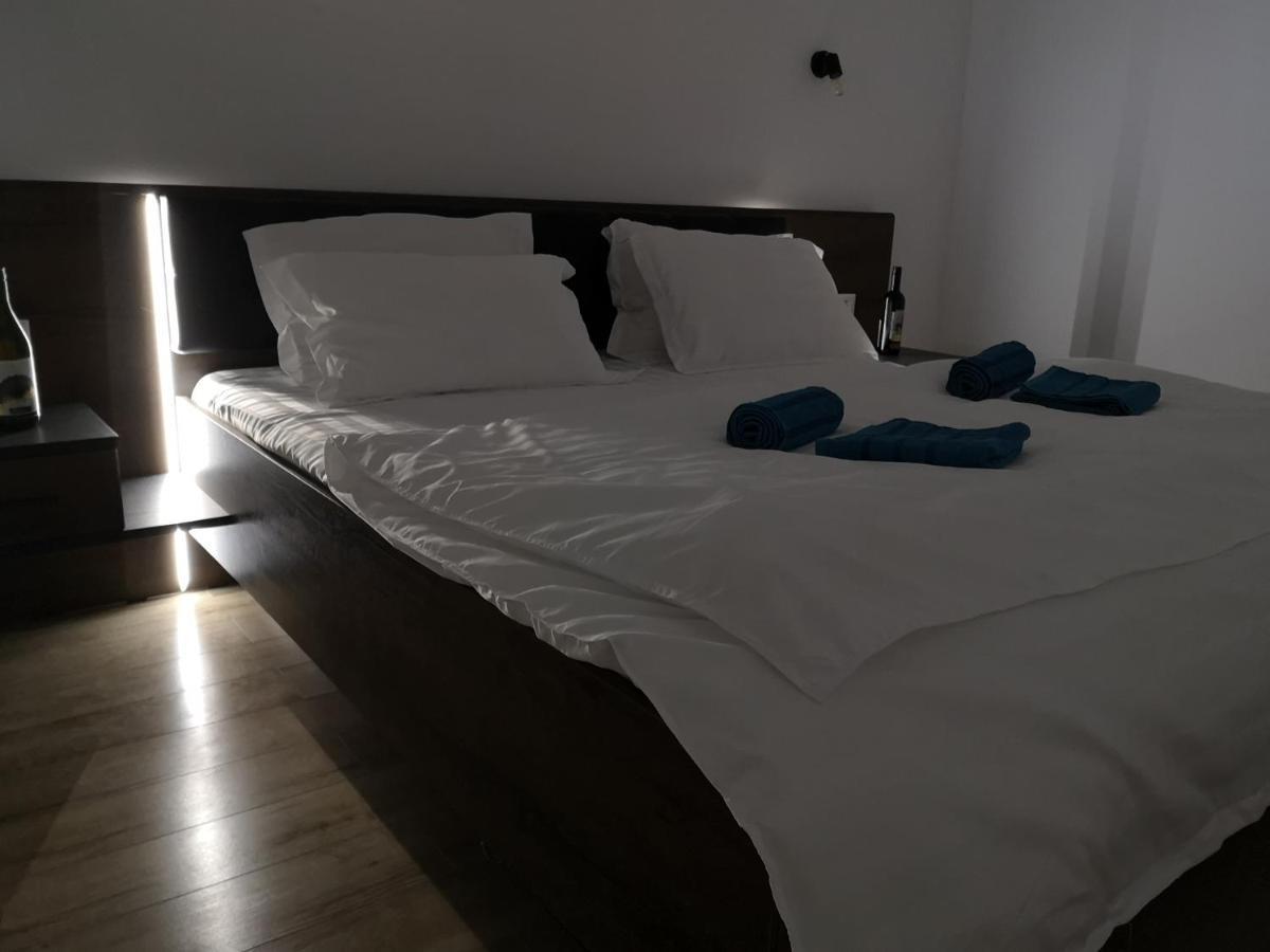 Ared-Atrium Mall Chrysflatty3 Premium Apartment 60Mp Arad Exterior foto