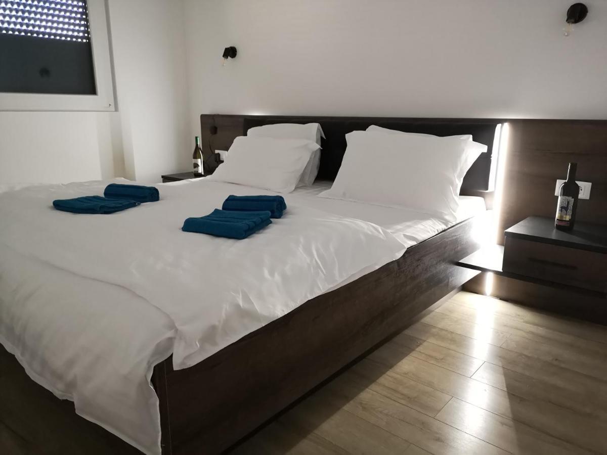 Ared-Atrium Mall Chrysflatty3 Premium Apartment 60Mp Arad Exterior foto